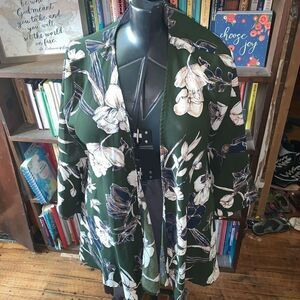 Altar’d State green tropical flower lightweight M coverup kimono
